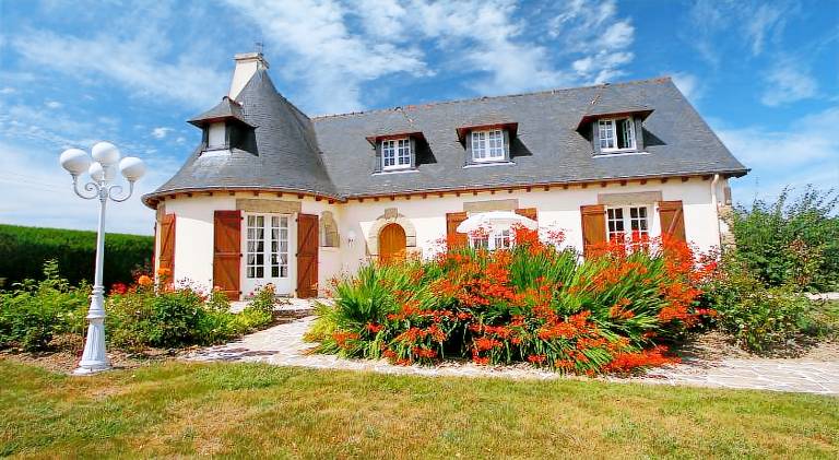 Villa with pool in Dinan