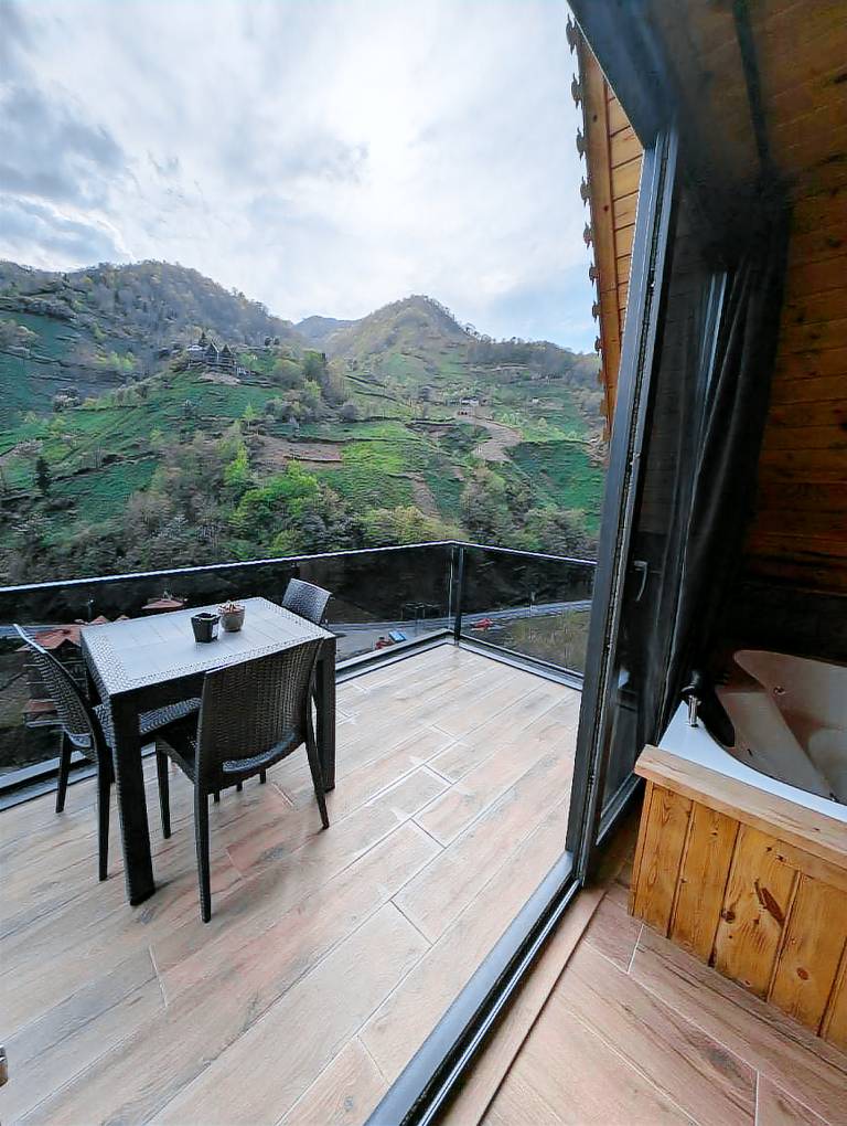 Bungalow with barbecue, hot tub & terrace — photo 3