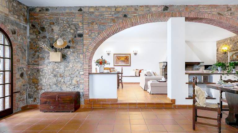 Family-oriented wonderful villa with patio, private pool & BBQ | Pool view | Pet-friendly — photo 5