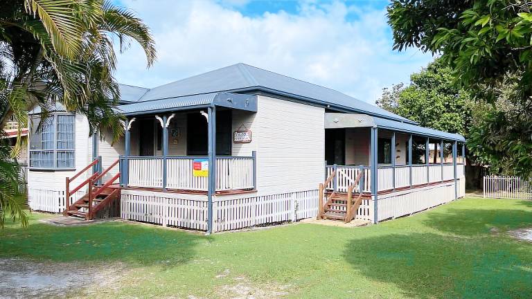 House  Tin Can Bay
