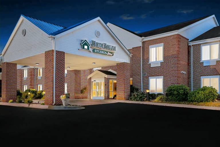 HomeTowne Studios East Lansing - Okemos — photo 2