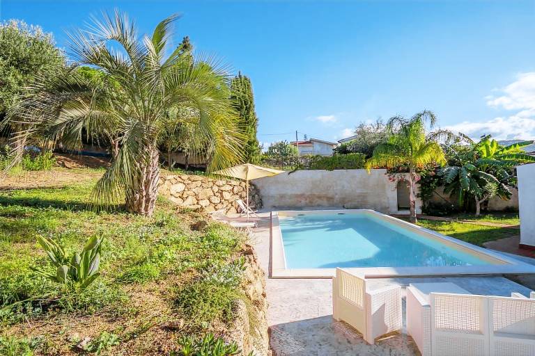 Family-friendly spacious villa with private pool, terrace & garden | Water view | Next to the beach | Pets are welcome — photo 3