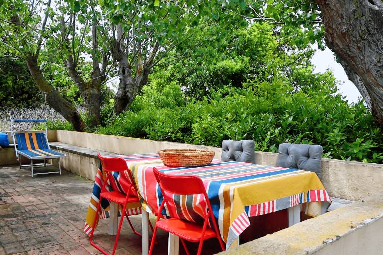 Rental apartment with patio — photo 5