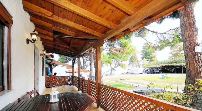 Apartment with BBQ, yard & terrace — photo 5