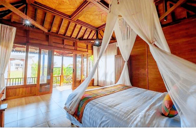 Villa with private pool — photo 4