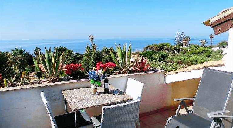 Holiday apartment with 2 rooms for 3 persons in Pozzallo