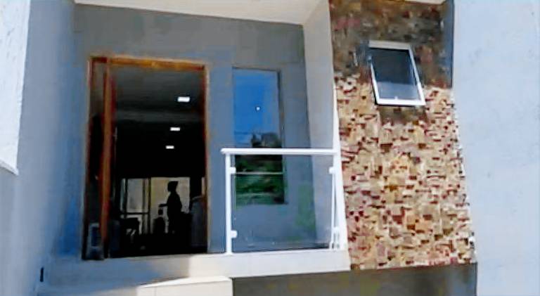 House with pool — photo 5