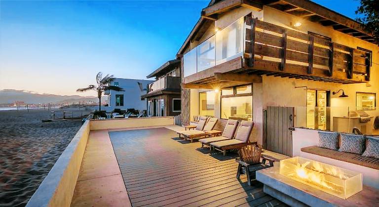 Villa with pool — photo 4