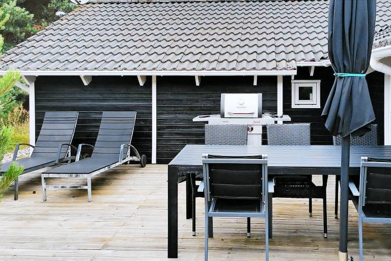 Vacation home with terrace & sauna — photo 2