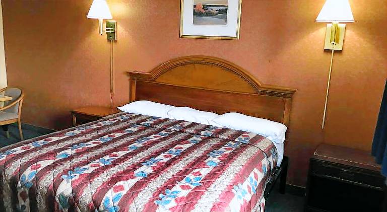 Economy Inn — photo 5
