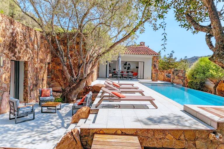 Children-friendly villa with terrace, garden & private pool | Pets are welcome — photo 5
