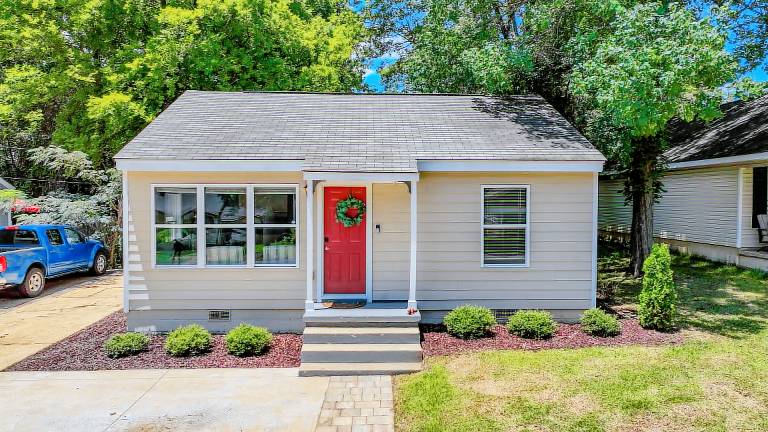 House with BBQ, yard & jacuzzi | City view — photo 2