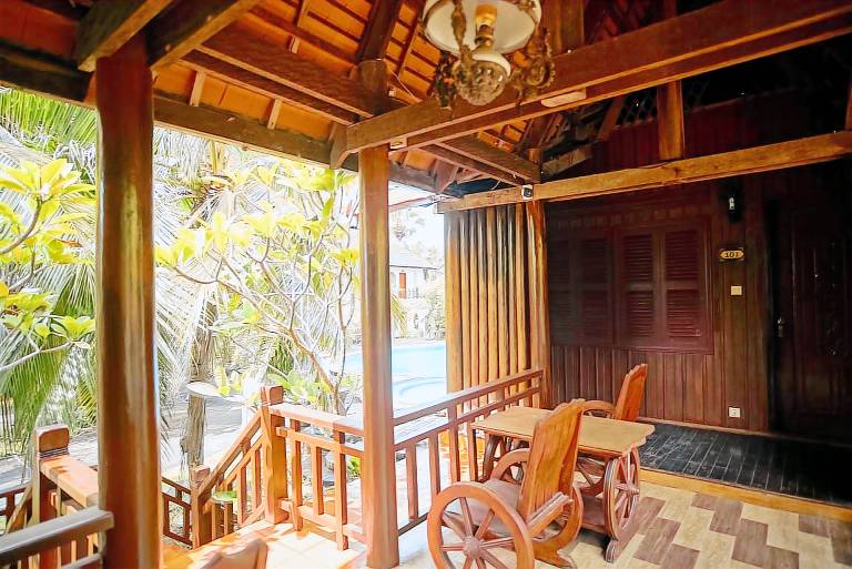 Rental apartment with yard & pool — photo 4