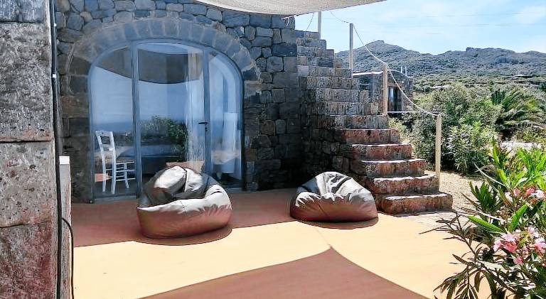 Pleasant villa with pool, barbecue & yard | Pets are welcome — photo 3