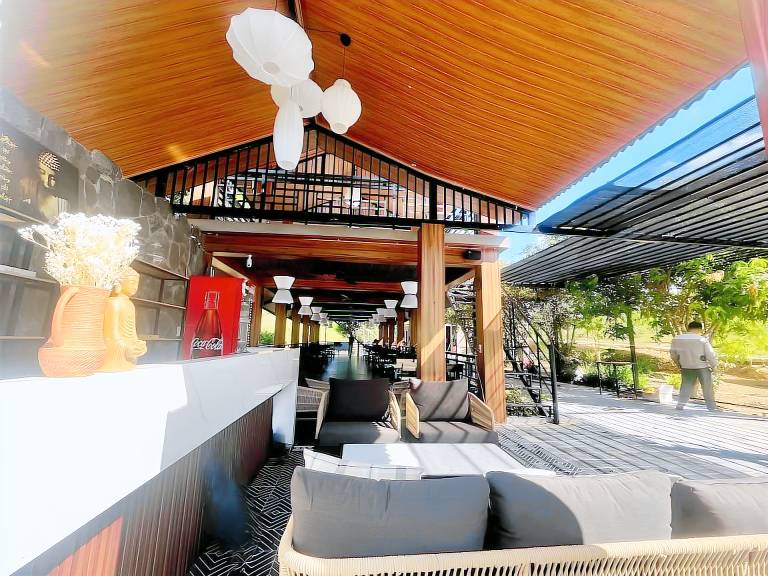 Bungalow with grill, garden & patio — photo 5