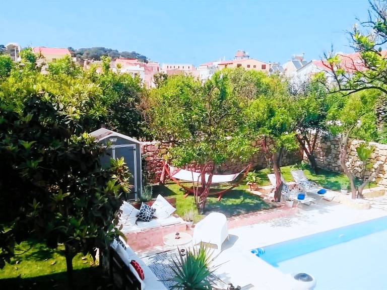 Fully equipped charming vacation home with grill, patio & yard | Next to the beach | Dogs allowed — photo 3