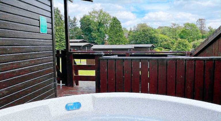 Lovely chalet with jacuzzi | Dogs allowed in Newton Stewart