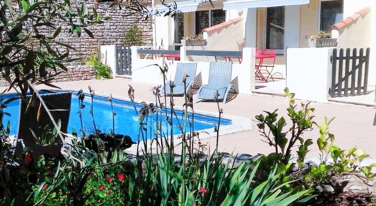 Beautiful house with heated pool, yard & terrace | Pets allowed — photo 4