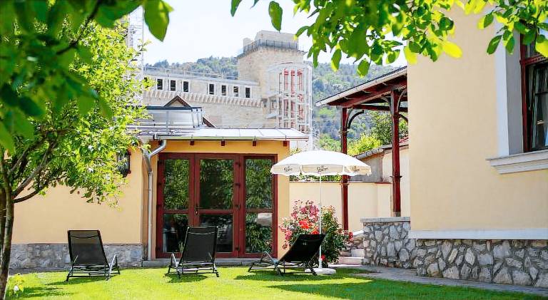 Villa with sauna, patio & hot tub | Pet-friendly — photo 4