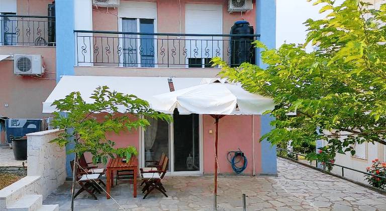Villa with garden & patio — photo 5