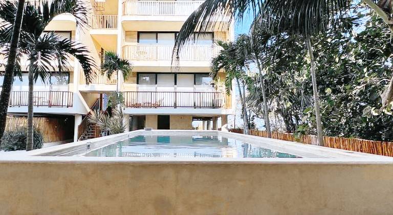 Apartment with pool — photo 3