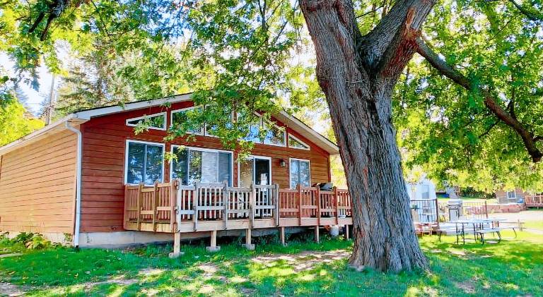 Merland Park Cottages and Motel in Prince Edward, ON