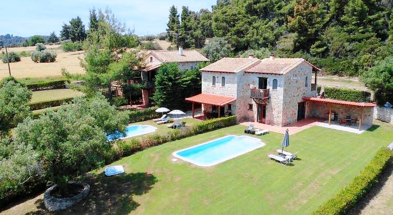 Villa with barbeque, garden & private pool — photo 4