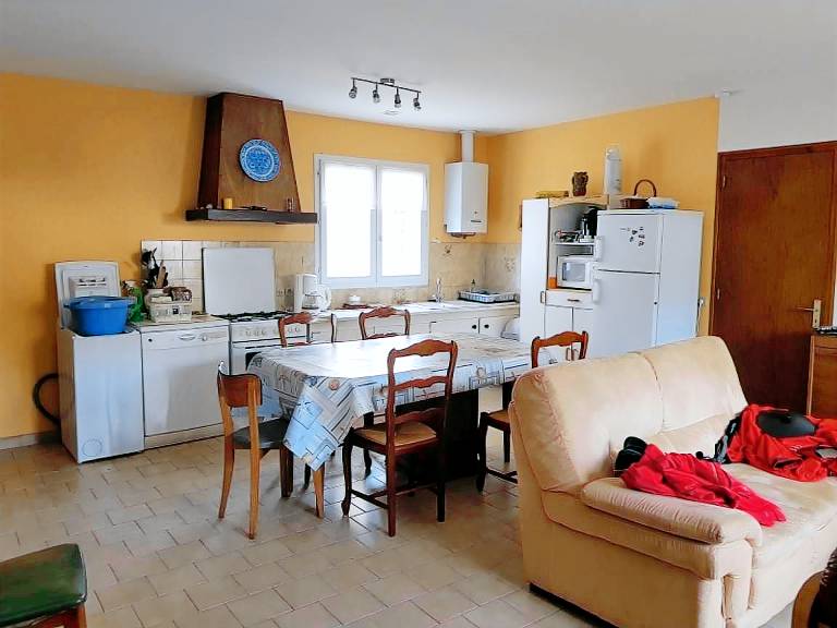 Charming Family Home near the Beach - Pets Welcome — photo 3