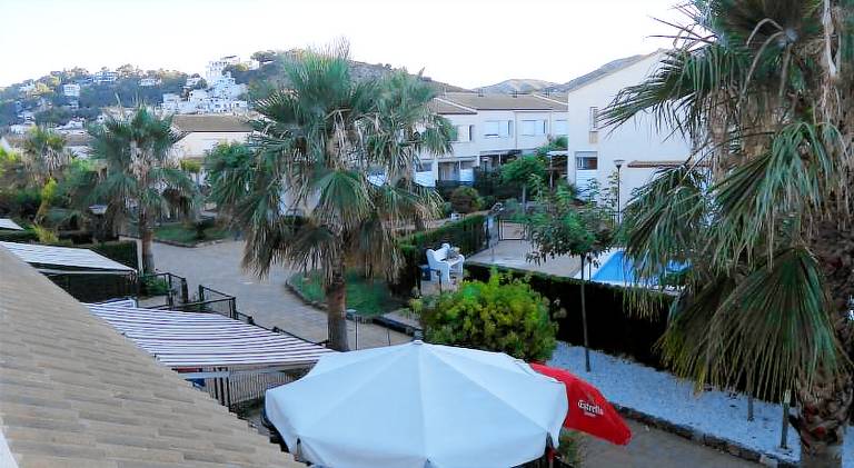 House with barbeque, private pool & patio — photo 4