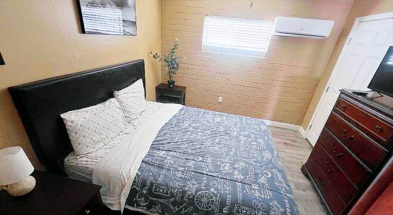 2 bedroom cozy SUITE, 1 min walk to the beach — photo 2