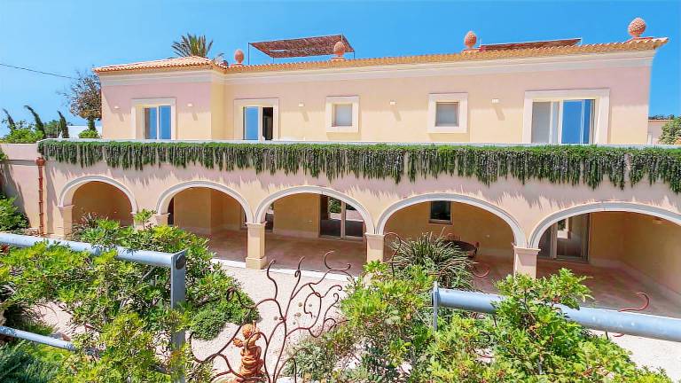 Villa with grill, terrace & private pool | Garden view | Suitable for remote work — photo 3