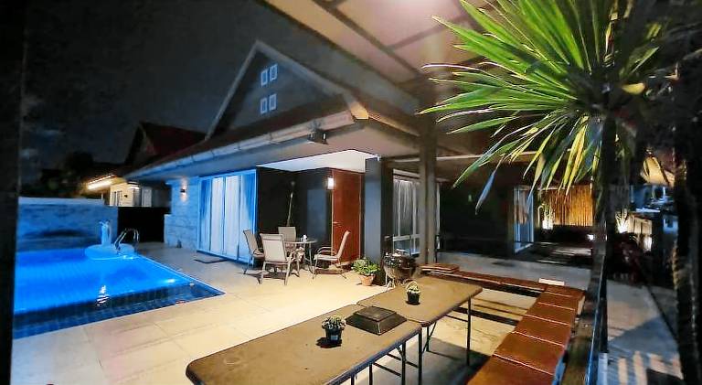Villa with pool & hot tub | Pets are welcome — photo 2