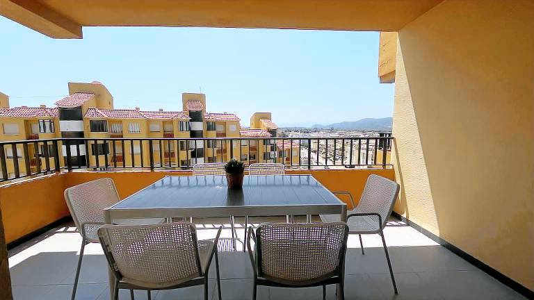 Apartment with pool, yard & patio | Mountain view — photo 5