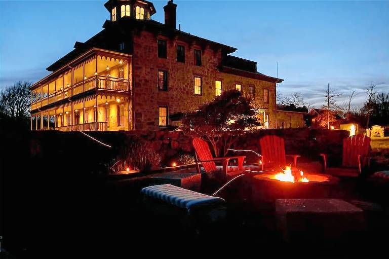 Stone House Inn