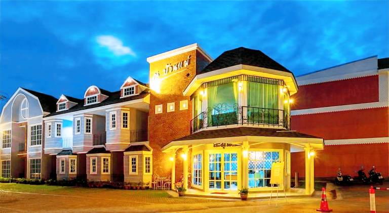 ณ บ้านแม่ รีสอร์ท in Lampang