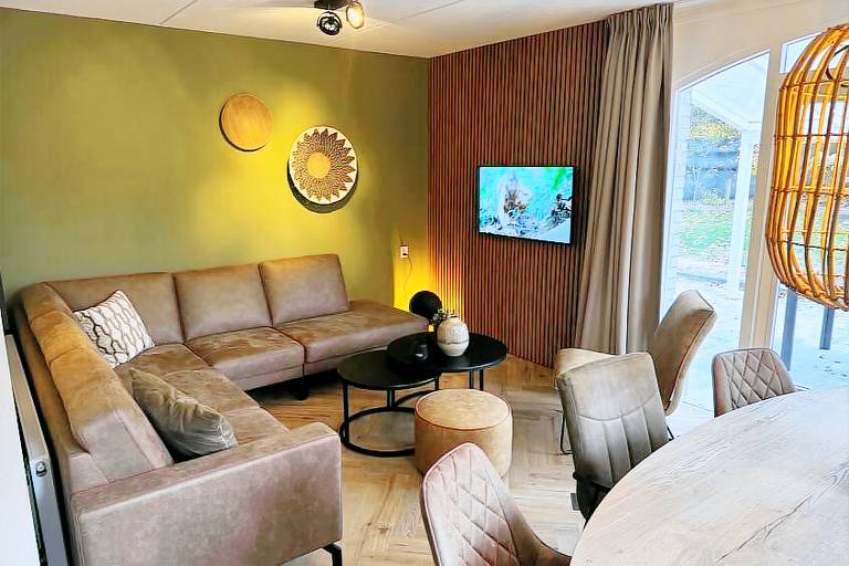 Fully equipped villa with heated pool, patio & yard | Pets are welcome — photo 3