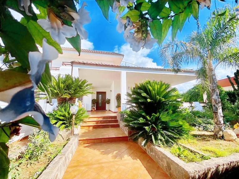 Child-friendly charming villa with garden, grill & private pool | Pool view | Pets allowed — photo 2