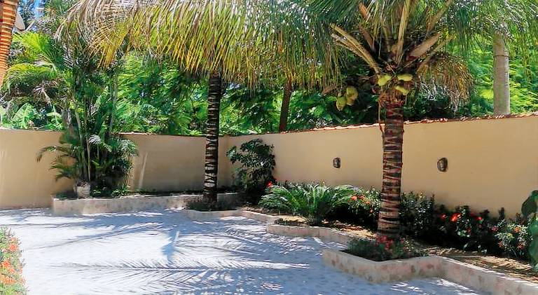 Vacation home with pool — photo 3