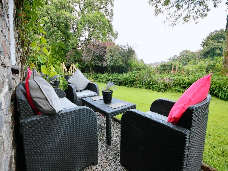 Cottage with yard | Water view | Pet-friendly — photo 3