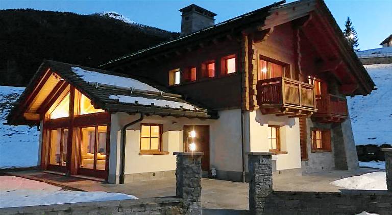 Chalet with terrace, yard & BBQ — photo 2