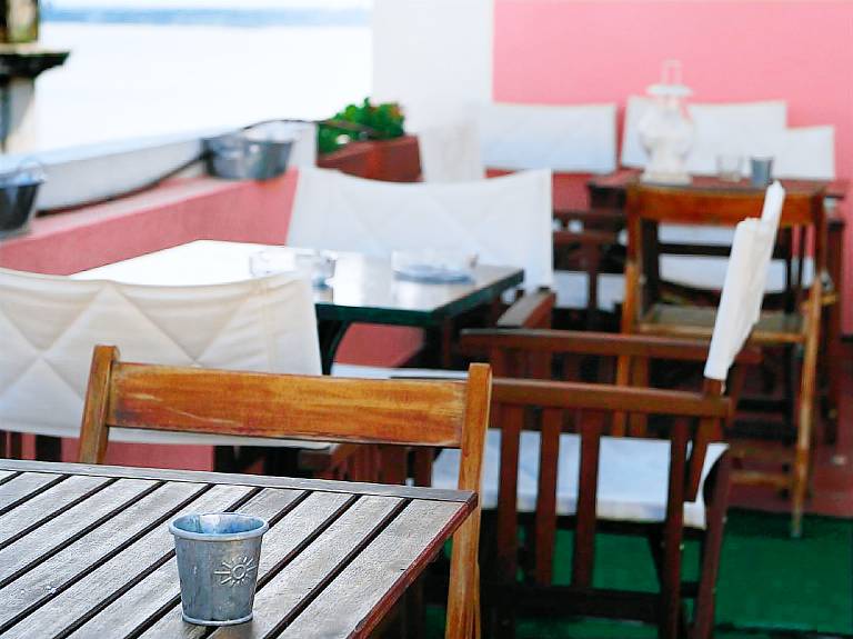 Apartment with patio, yard & BBQ | Next to São Jorge Castle — photo 4