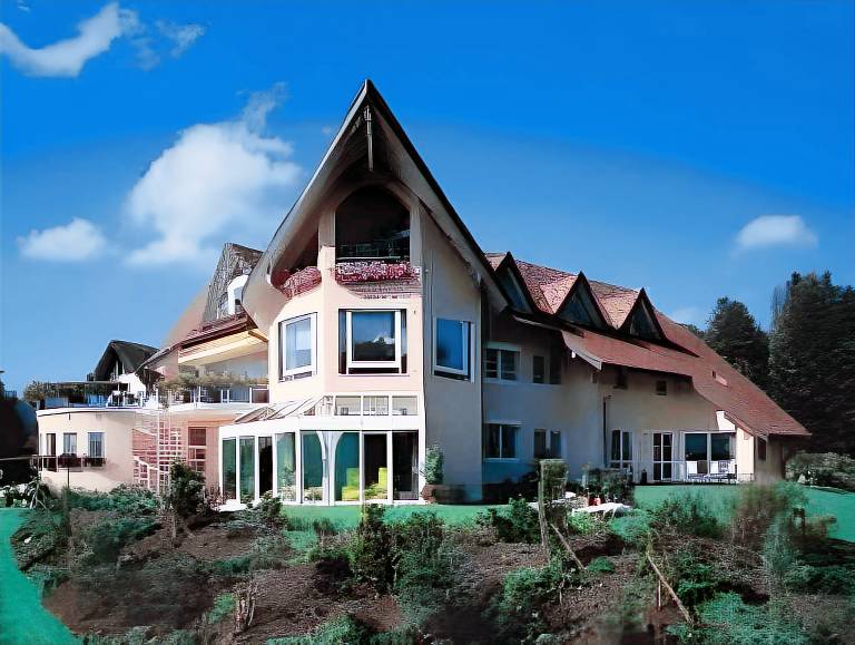 Holiday apartment with terrace, garden & sauna | Next to the beach | Dogs allowed in Schluchsee