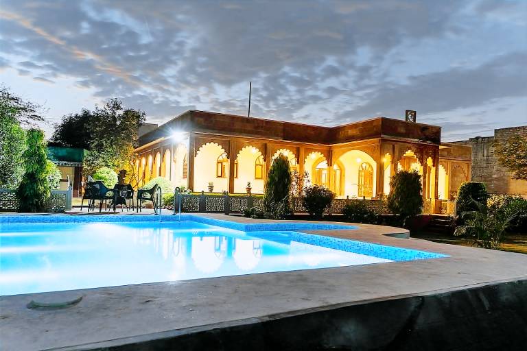 Villa with pool, barbecue & yard — photo 3