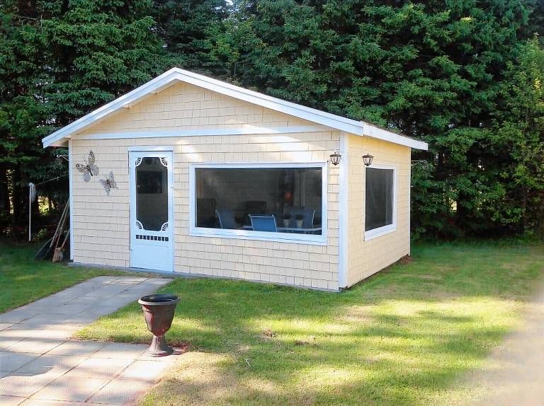 Cottage  Montague