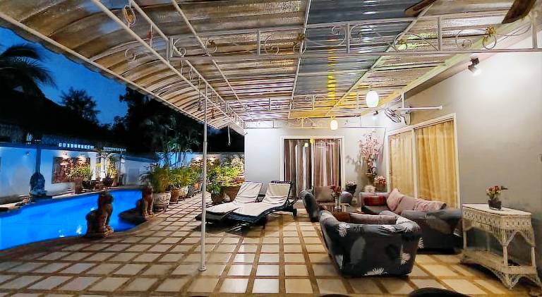 Villa with pool — photo 3