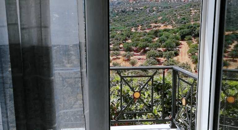 Rental apartment with patio — photo 3