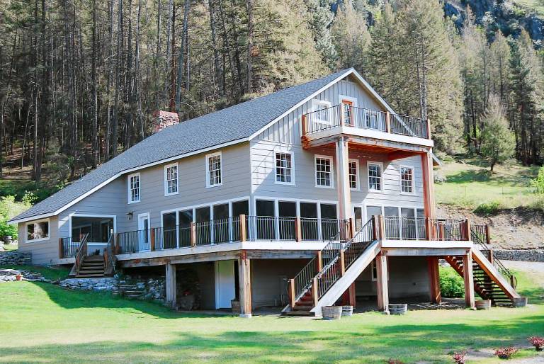 Lodge Tonasket