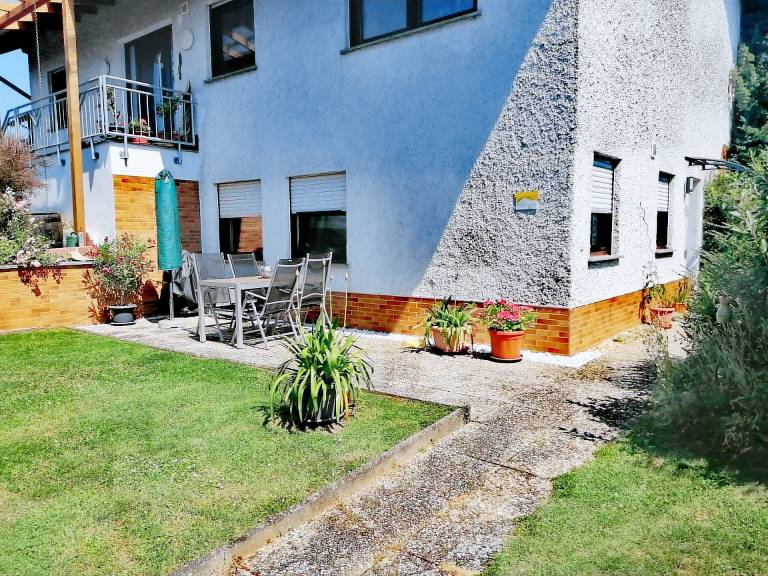 Holiday apartment with yard, terrace & grill — photo 2
