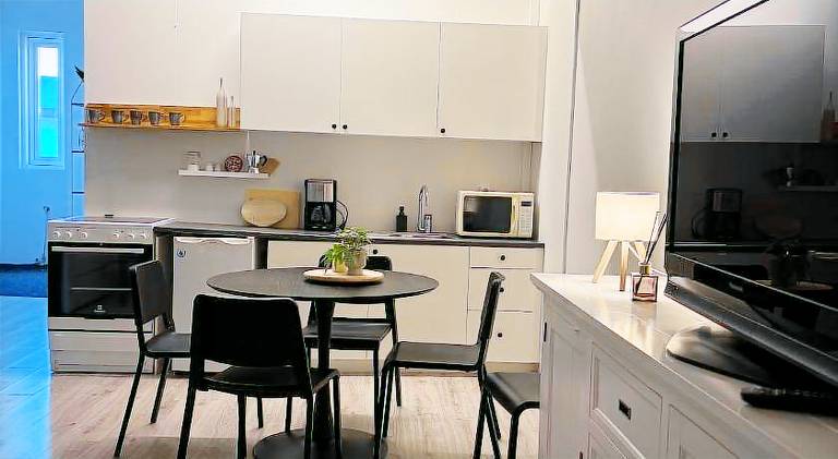 Apartment with patio — photo 4