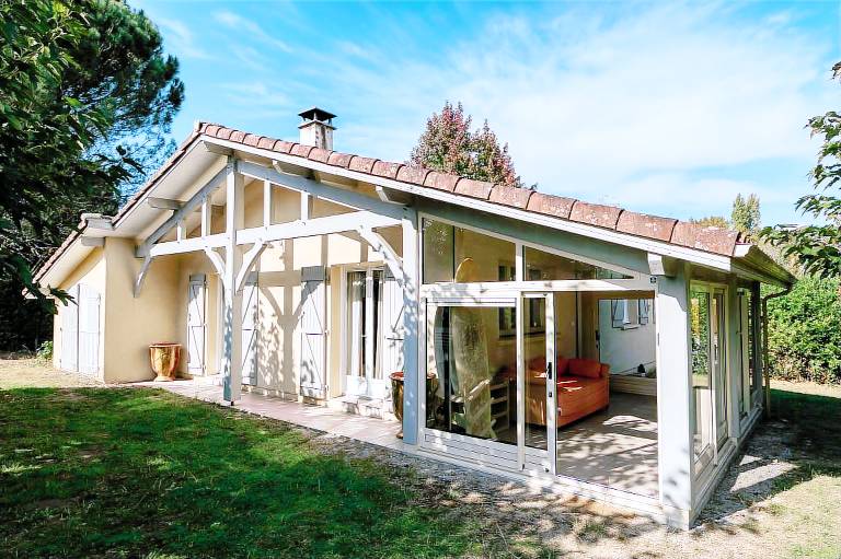 Vacation home with patio, barbecue & garden — photo 3